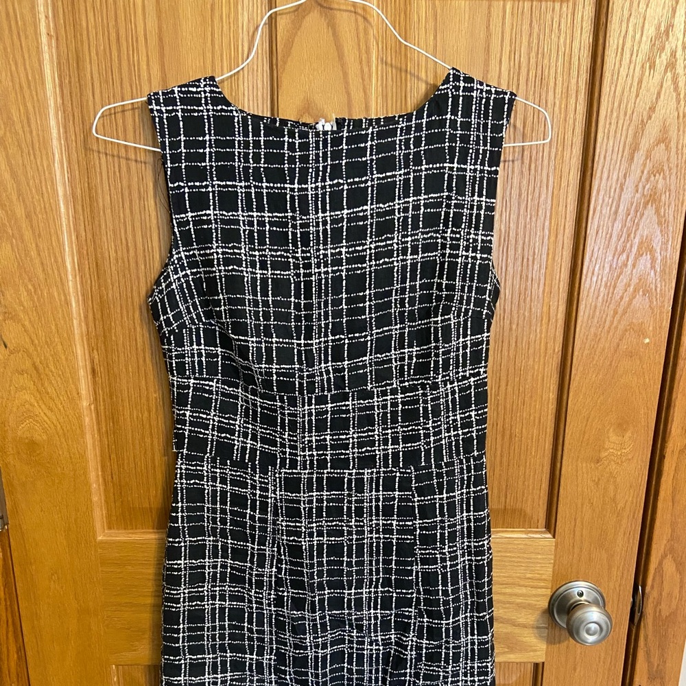 Fitted, midi dress - gorgeous and classic, size small
